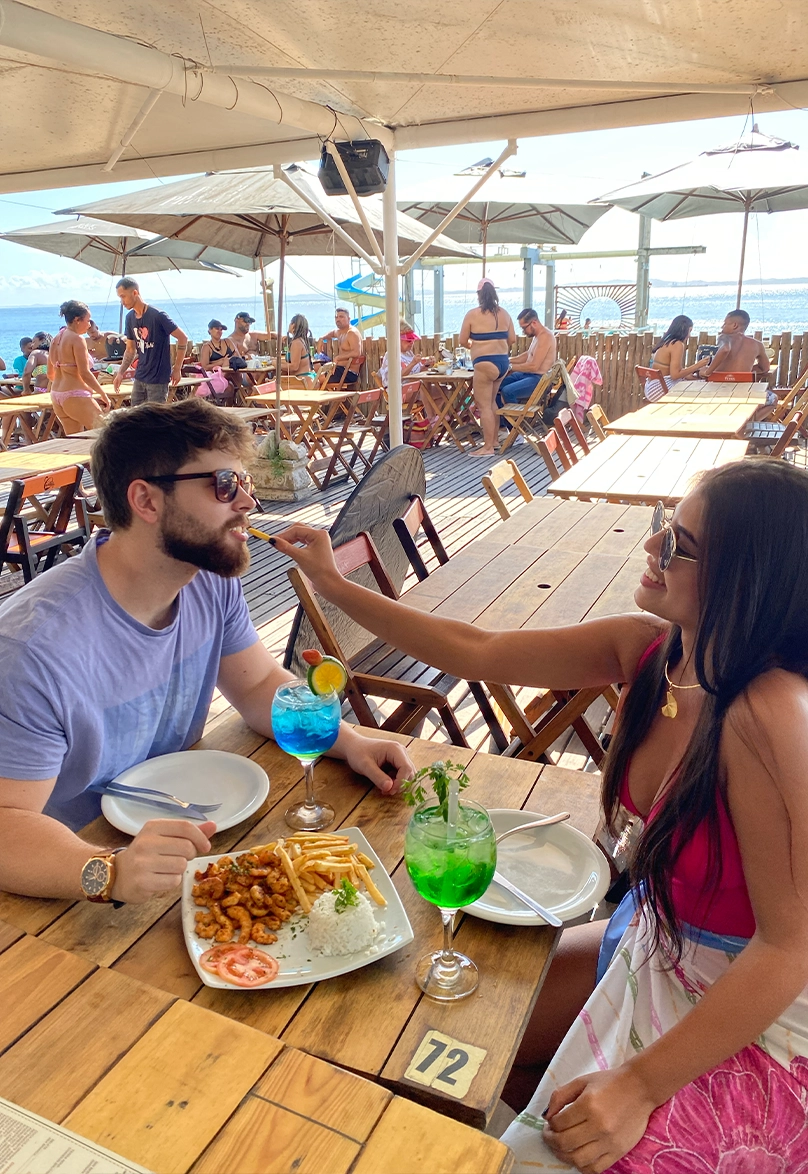 Restaurante com banho de mar em Salvador-BA